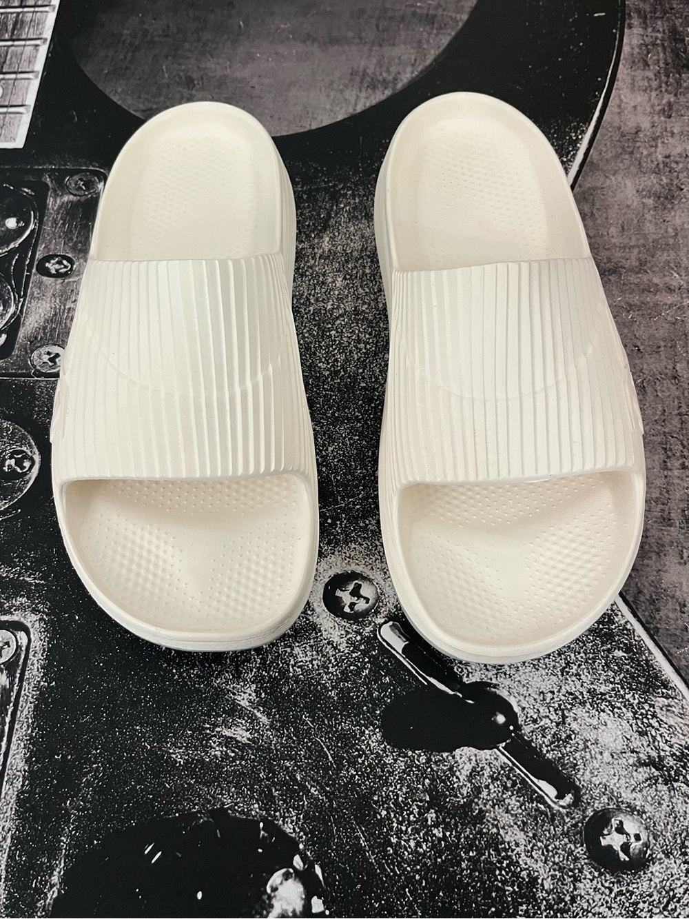 NEW Reebok Slides - Picture 9 of 13